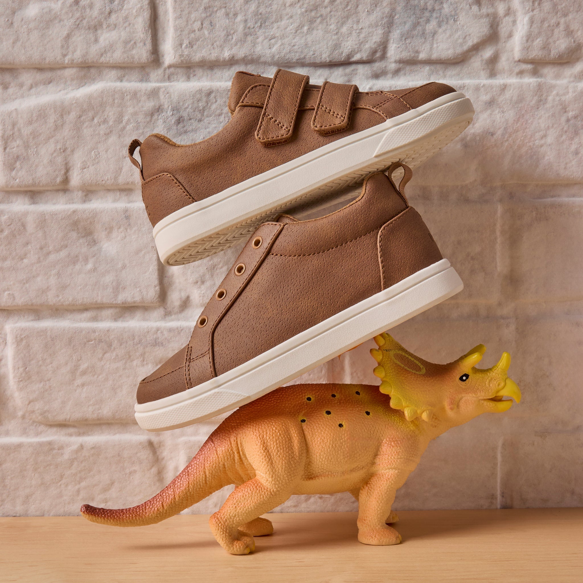 Kids Shoe Cruz Mid Kids Slip On Shoe Toffee Microsuede - Toms sale